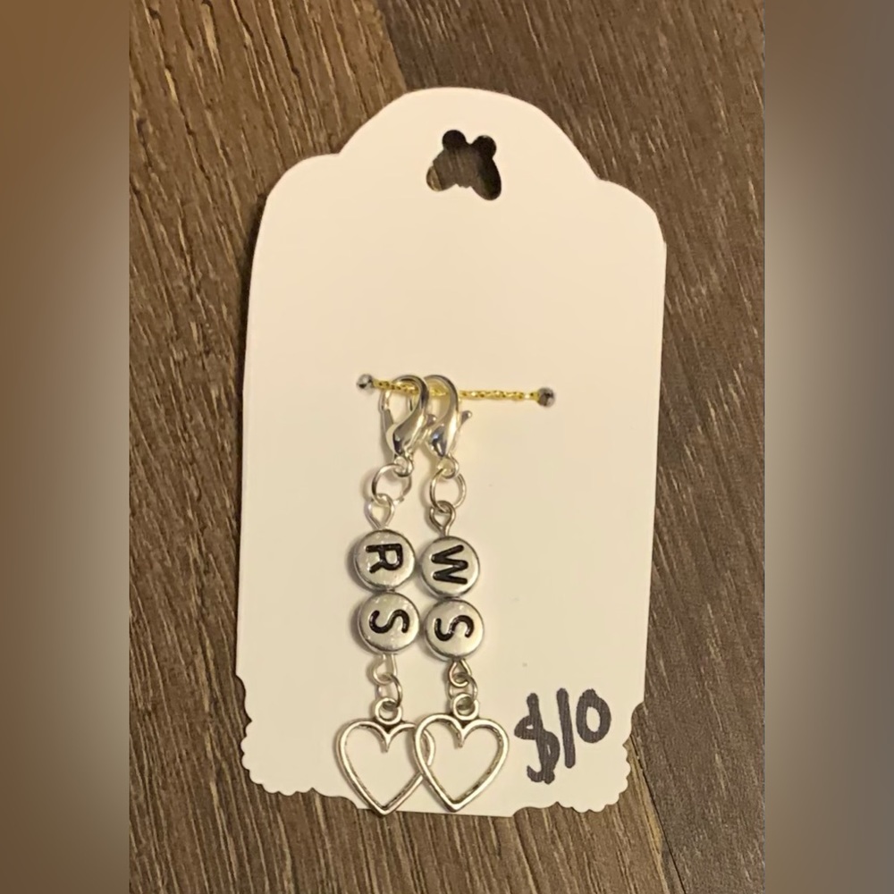 Right side (RS) and wrong side (WS) stitch marker set. For knitting and crochet.